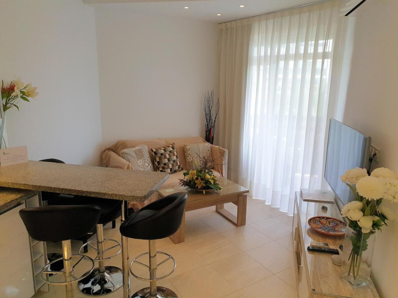 Skol Apartments Марбеля Екстериор снимка